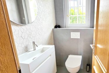 Magnfique appartement de 5 pces rénové avec grand jardin, garage double, piscine intérieure.