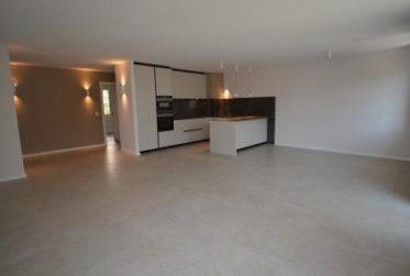 A la campagne, spacieux 3½ pièces avec armoire dans chaque pièce