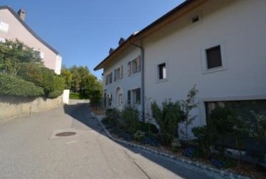A la campagne, spacieux 3½ pièces avec armoire dans chaque pièce