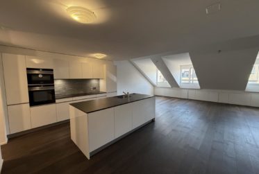 Au centre-ville, beau 4½ pièces au 4ème étage