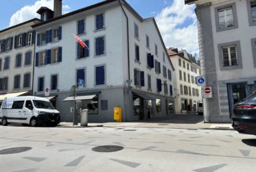 Arcade commerciale avec vitrine