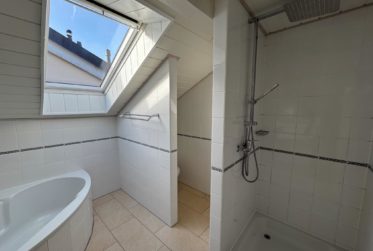 Maison de village spacieuse : l'authenticité à 5 minutes de la gare