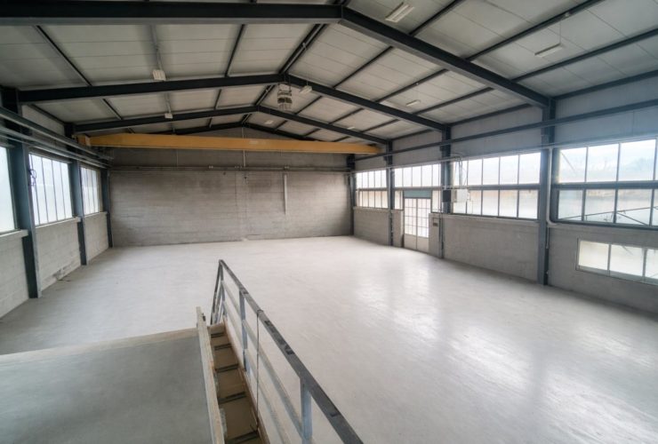 Halle industrielle d'environ 700m²