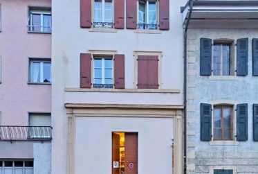 Immeuble de 3 appartements+commerce (loués)