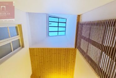 Immeuble de 3 appartements+commerce (loués)