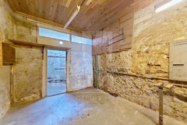 Coup de coeur - Maison villageoise très bien située (à rénover)