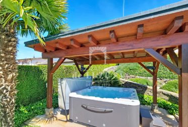Exclusif : Villa individuelle familiale de 6.5 pièces avec piscine