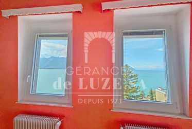 Surplombant le lac : 1.5 pièce avec mezzanine et balcon