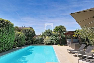 Exclusif : Villa individuelle familiale de 6.5 pièces avec piscine