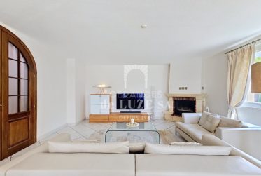 Exclusif : Villa individuelle familiale de 6.5 pièces avec piscine