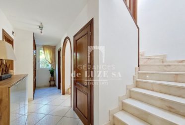 Exclusif : Villa individuelle familiale de 6.5 pièces avec piscine