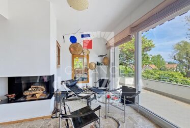 Situation premium : Villa avec vue lac, piscine naturelle et vaste jardin intimiste