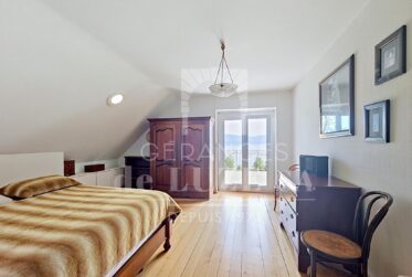 Situation premium : Villa avec vue lac, piscine naturelle et vaste jardin intimiste